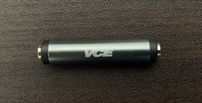 VCE 3.5mm ステレオミニプラグ 中継コネクタ側面