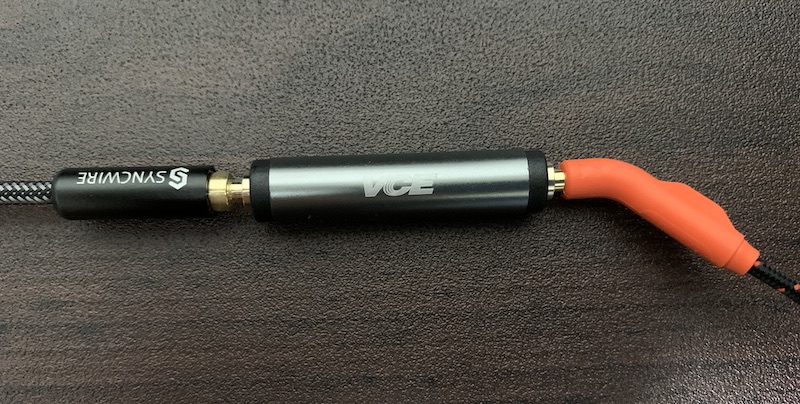 VCE 3.5mm ステレオミニプラグ 中継コネクタにイヤホン接続