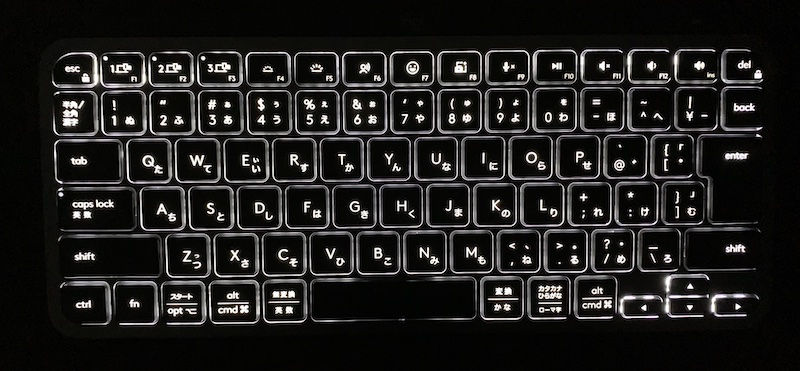 Logicool MX Keys Miniのバックライト点灯（真っ暗な場所）