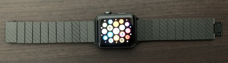 PITAKAのカーボン素材のApple Watch バンドをApple Watchに装着