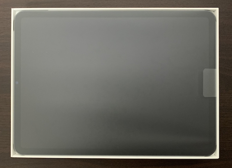 iPad Pro11インチモデル（第3世代）のパッケージに本体が入っている