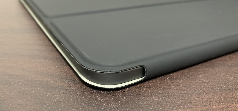 JEDirectのiPad Pro11用カバー装着時のiPad側面左上