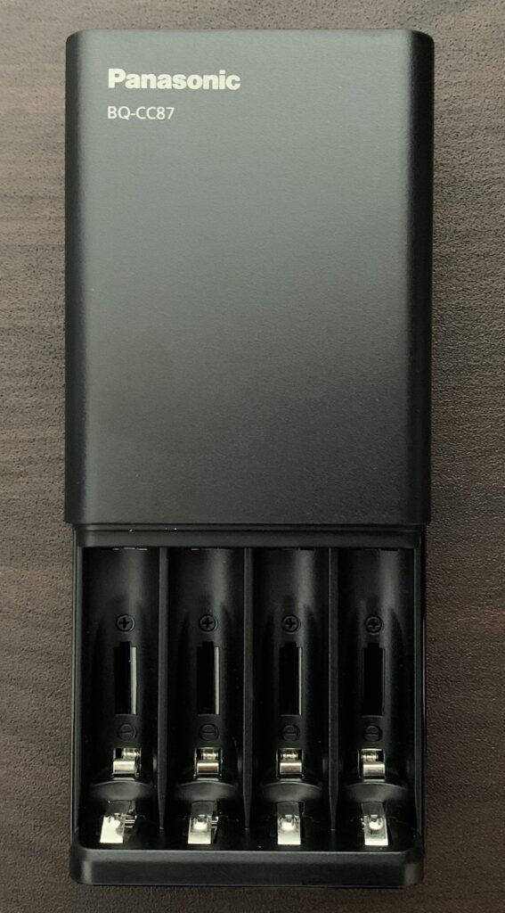 市場 セット買い 単4形 限定 単3形 ブラック USB入出力急速充電器 パナソニック BQ-CC87LAM-K