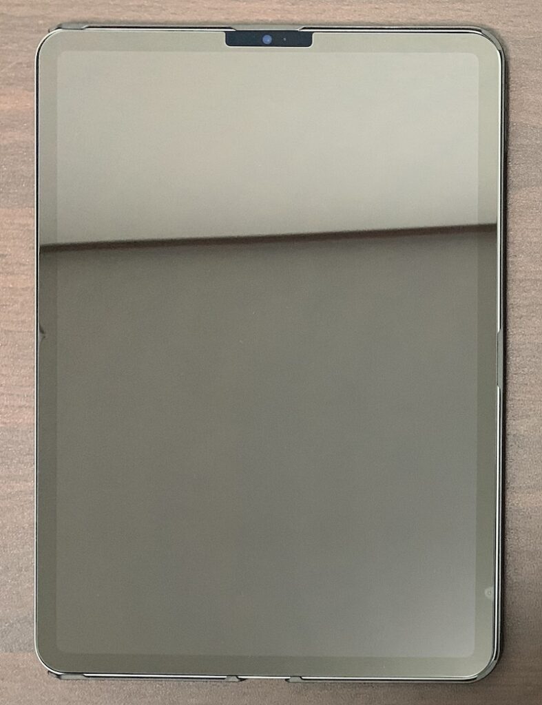 PITAKAのMagEZ Case2 iPad Pro 11インチ 2021年モデル(M1)用を装着したiPad Pro11インチ表側