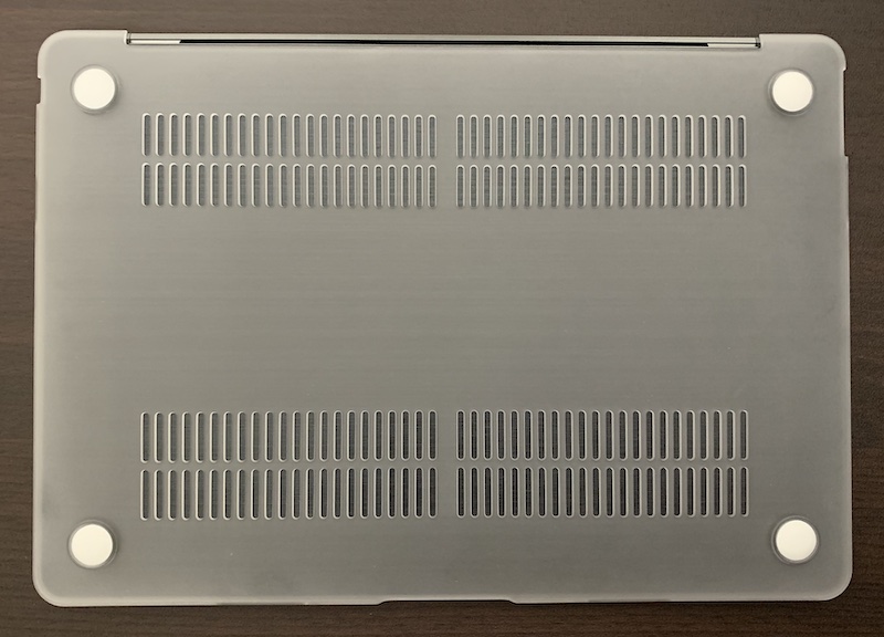 M1 MacBook Air用の薄型クリアケース（カバー）を本体に装着（底面）