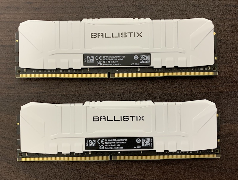 crucial Ballistix BL2K16G32C16U4B [DDR4 PC4-25600 16GB 2枚組]のメモリ本体