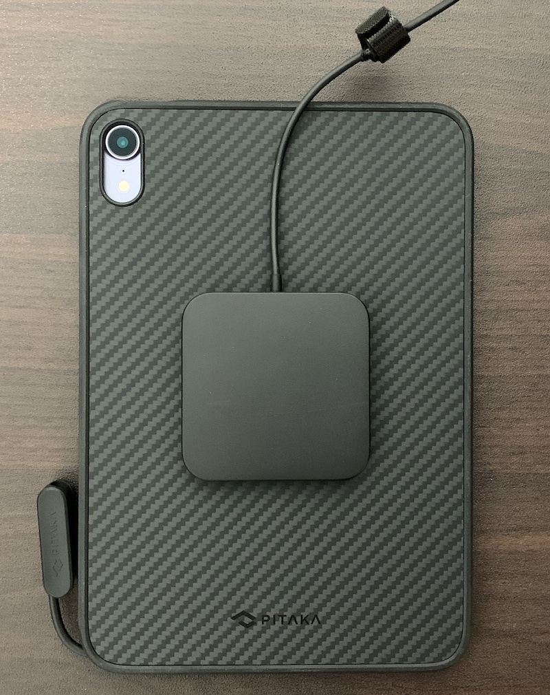 PITAKA「iPad mini6用 MagEZ Case Pro」に充電器を磁力で吸着