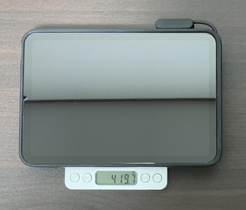 PITAKA「iPad mini6用 MagEZ Case Pro」（iPad mini6含む）の重さを計測