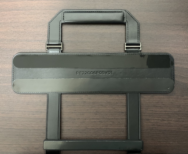 PITAKAの「FlipBook Case for iPad」を装着（底面の両面テープの保護シートを剥がす）