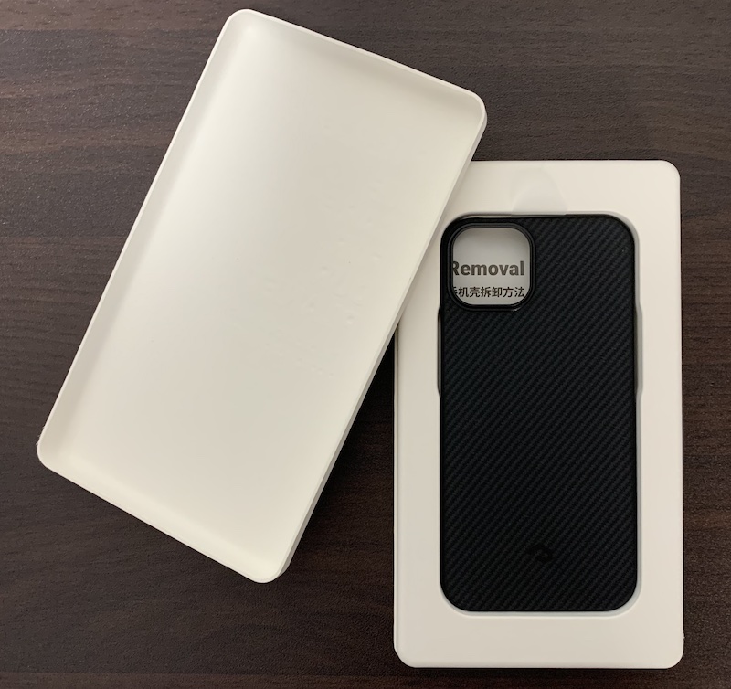 PITAKAのiPhone14（無印）用ケース「MagEZ Case 3」のパッケージを開封