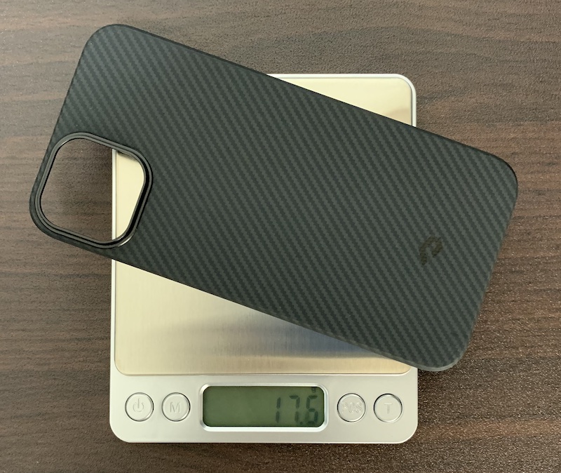 PITAKAのiPhone14（無印）用ケース「MagEZ Case 3」の重量を計測