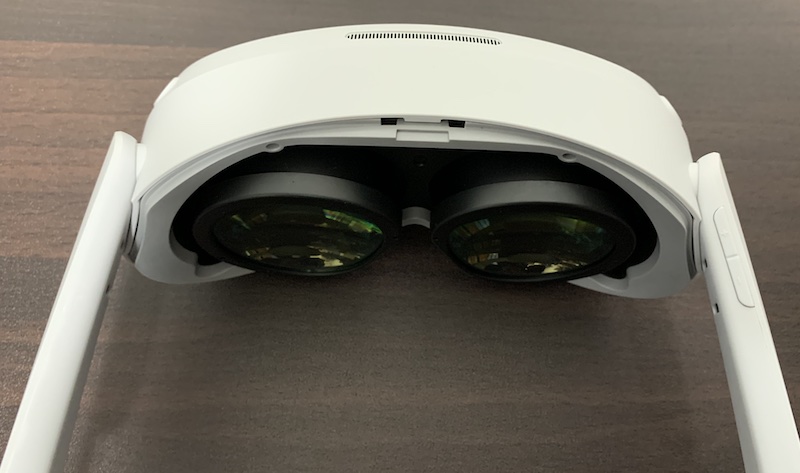 VRヘッドセット「PICO4」本体に眼鏡スペーサーを取り付け