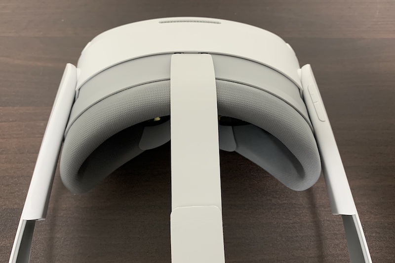 VRヘッドセット「PICO4」本体にフェイスクッションを取り付け