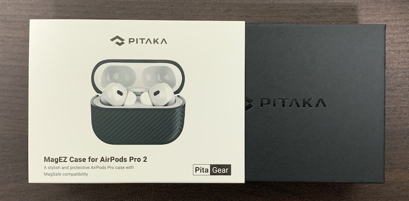 PITAKA「MagEZ Case for AirPods Pro2」の中に黒い箱のパッケージ