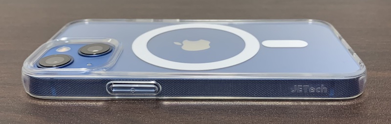 JEDirectの iPhone 13 mini 用 MagSafe対応クリアケース（装着後：右側面）