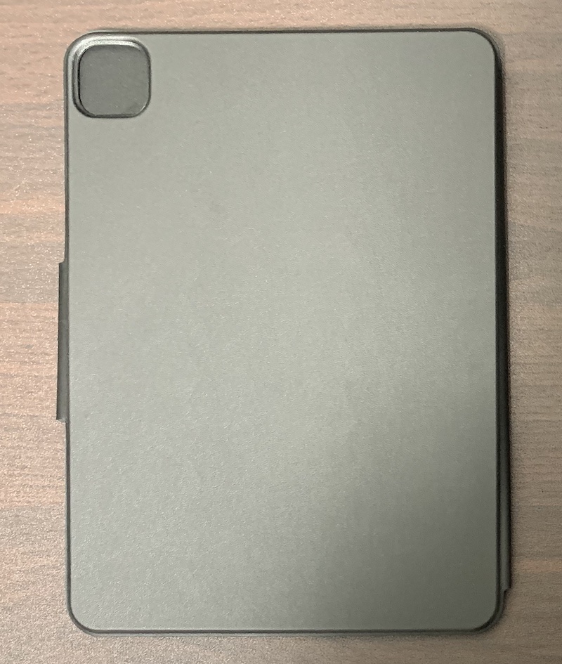 PITAKA「MagEZ Folio 2 for iPad Pro」の外側（背面）