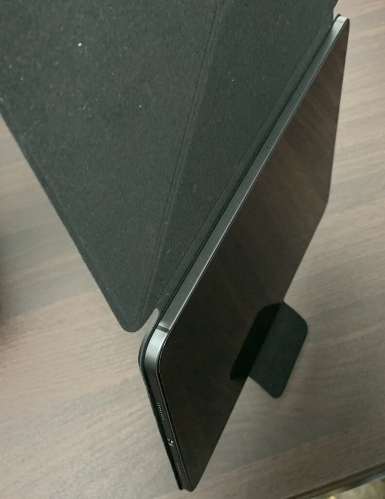 PITAKA「MagEZ Folio 2 for iPad Pro」のマグネットの磁力は強力