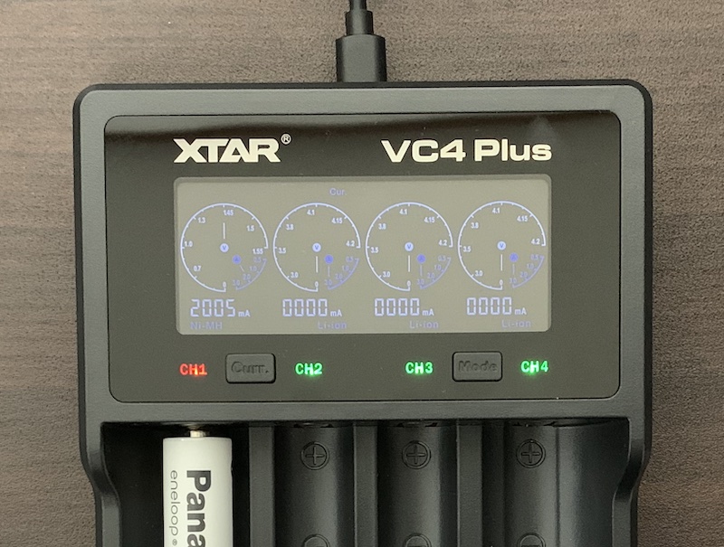 XTARの多機能バッテリーチャージャー「VC4 Plus」でエネループ1本を急速充電