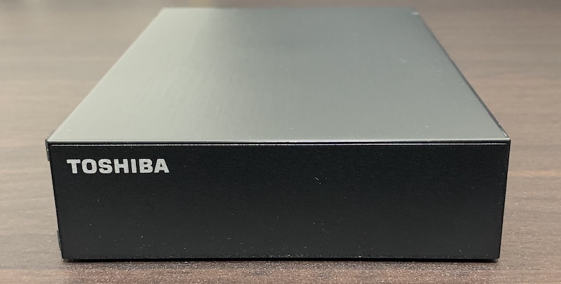 バッファロー (TOSIHBA) の6TB外付けHDD「HD-TDA6U3-B」の前面