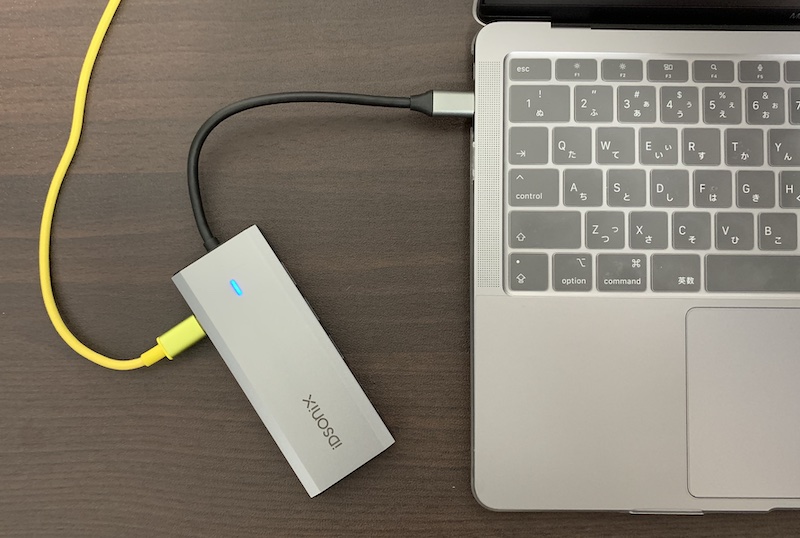 iDsonix「8in1 USB-Cハブ」でMacbookに電源供給（最大100W）