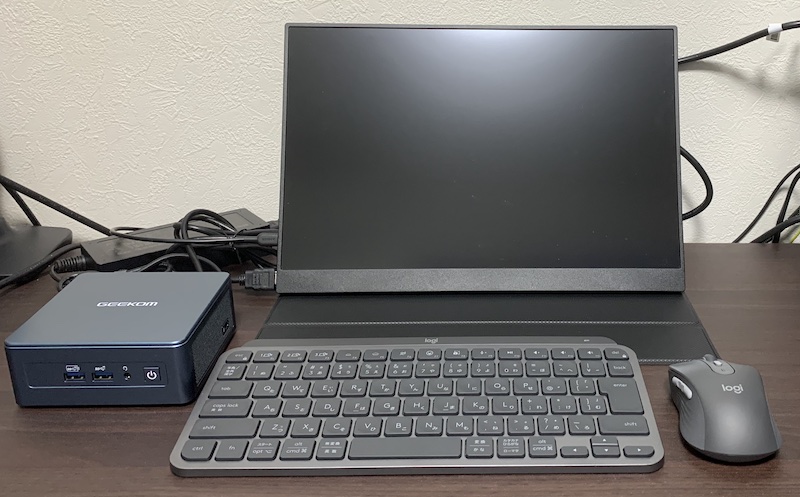 GEEKOMのミニPC「Mini IT13」にディスプレイ、キーボード、マウスを接続