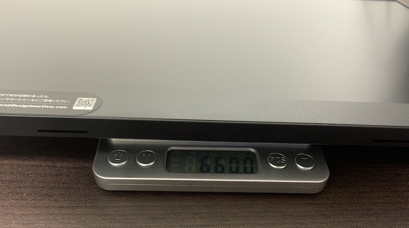 InnoView 15.6インチモバイルモニター「PM406」の重量を計測