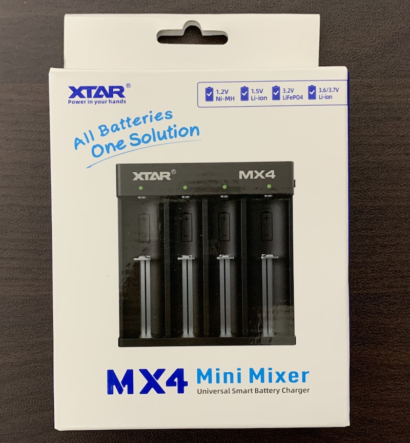 XTARの充電池用充電器「MX4」のパッケージ