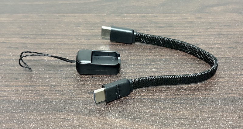 INIUのモバイルバッテリー「P63-E1」の内容物(付属品)