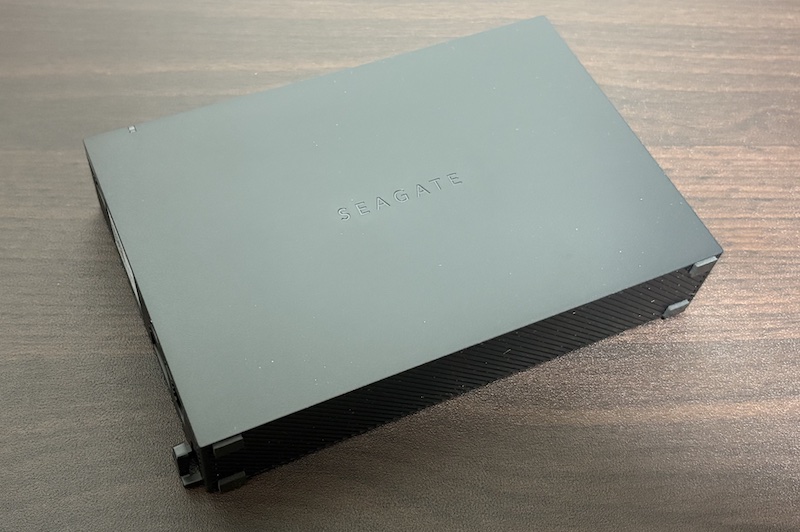 バッファロー (Seagate製ドライブ内蔵) の6TB外付けHDD「HD-SGDA6U3-B」の外観