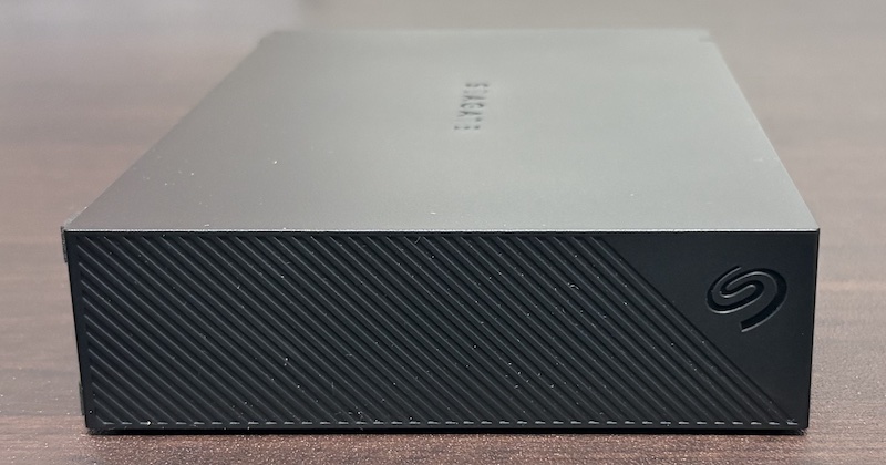 バッファロー (Seagate製ドライブ内蔵) の6TB外付けHDD「HD-SGDA6U3-B」の外観