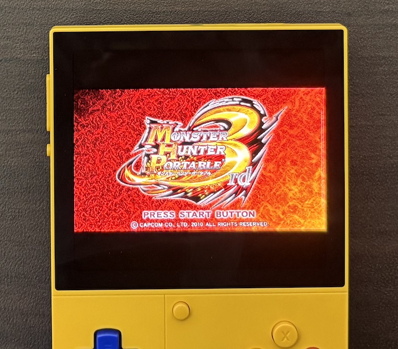 Android搭載の縦型携帯ゲーム機「Retroid Pocket Classic」の