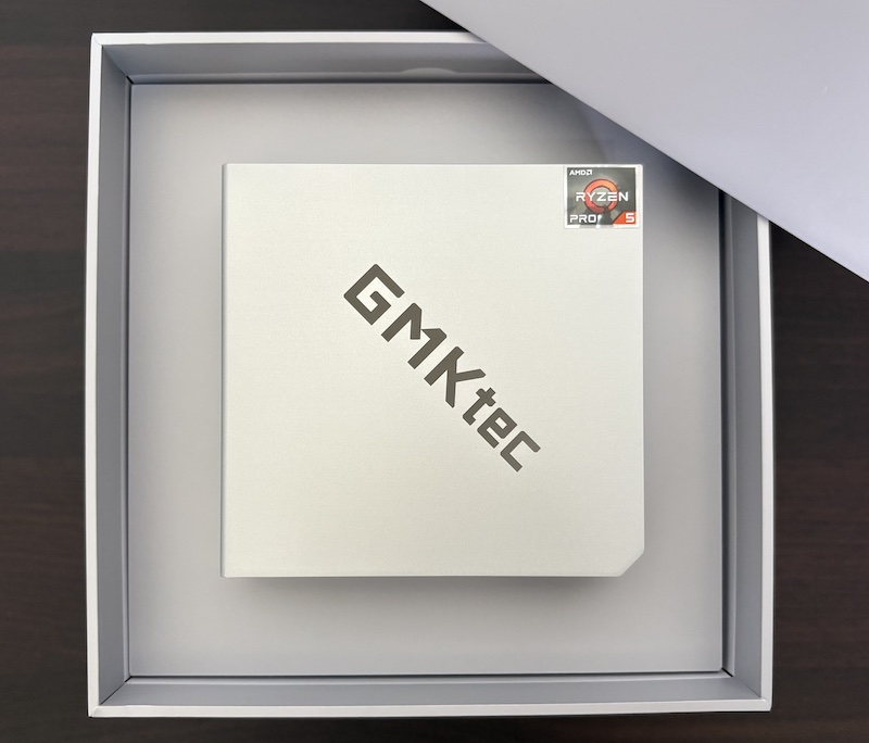 GMKtecのミニPC「M8」のパッケージ