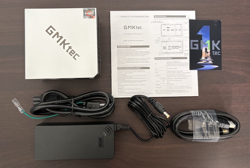 GMKtecのミニPC「M8」の内容物（付属品）