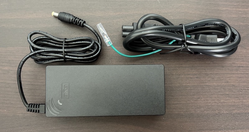 GMKtecのミニPC「M8」の内容物（付属品）