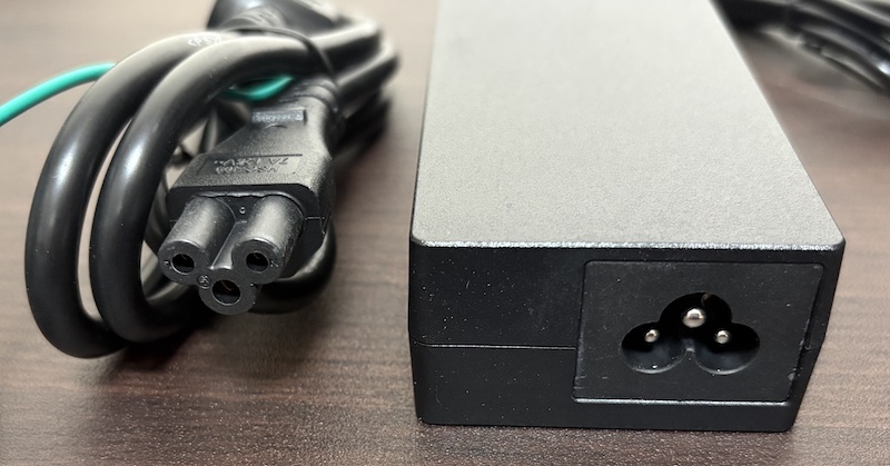 GMKtecのミニPC「M8」の内容物（付属品）