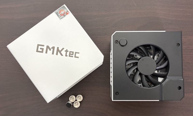 GMKtecのミニPC「M8」の分解（開け方）