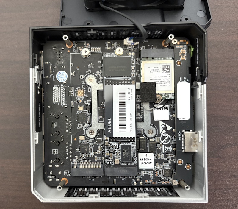 GMKtecのミニPC「M8」の分解（開け方）