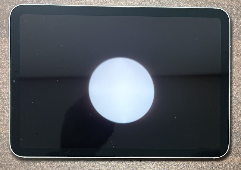 iPad mini(A17 Pro)用 PDA工房の黒影（AR低反射光沢）画面フィルムの比較