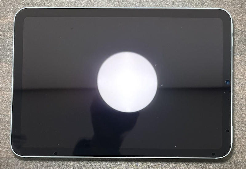 iPad mini(A17 Pro)用 PDA工房の黒影（AR低反射光沢）画面フィルムの比較