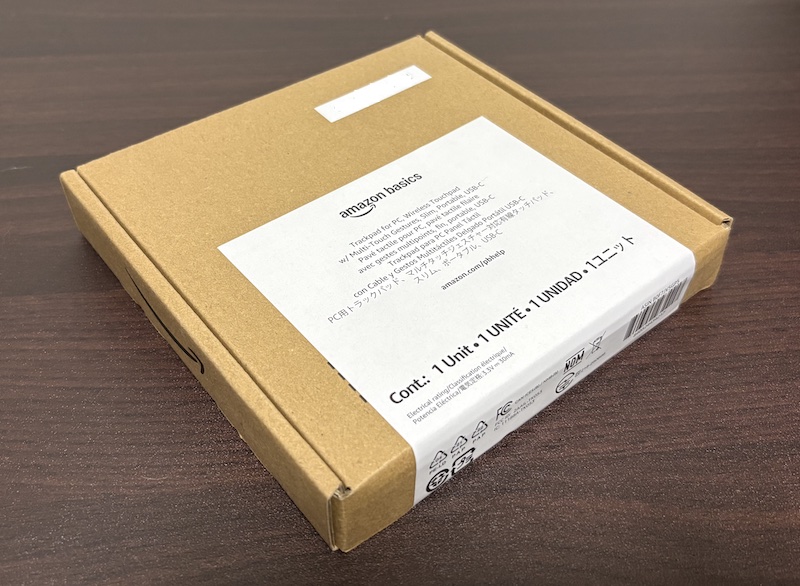 Amazonベーシックの「マルチタッチトラックパッド」のパッケージ