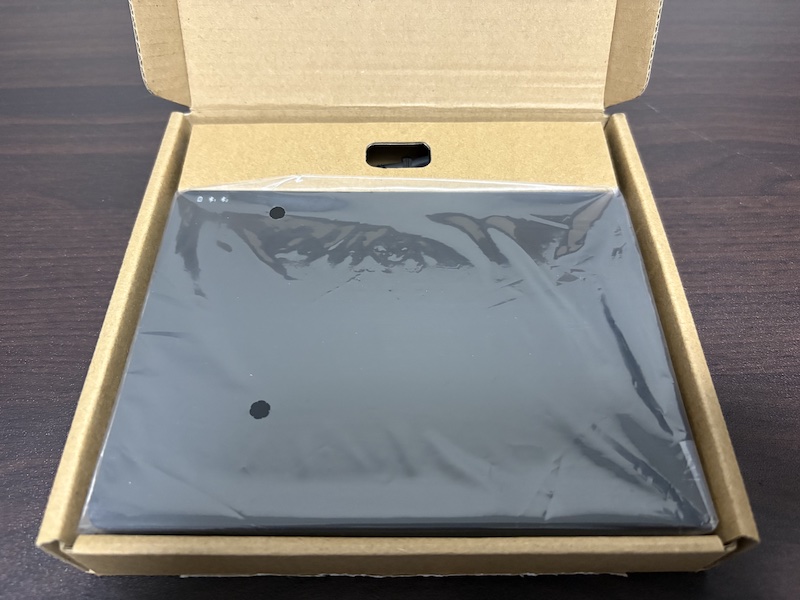 Amazonベーシックの「マルチタッチトラックパッド」のパッケージ