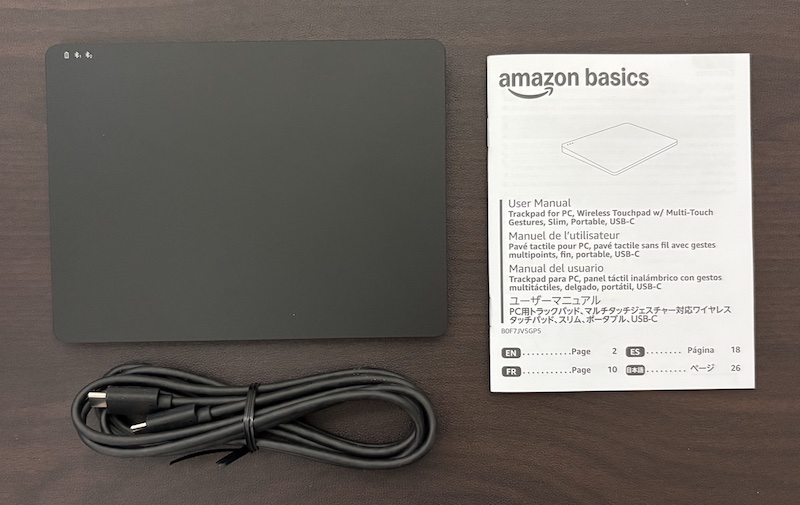 Amazonベーシックの「マルチタッチトラックパッド」の内容物(付属品)