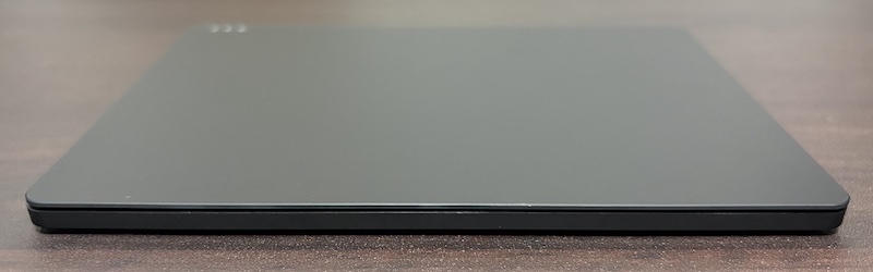 Amazonベーシックの「マルチタッチトラックパッド」の外観