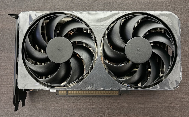 玄人志向のRadeon RX 9060 XT 搭載グラフィックボード「RD-RX9060XT-E16GB/DF」の内容物(付属品)