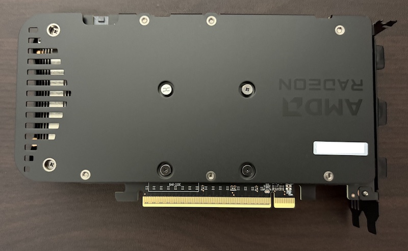 玄人志向のRadeon RX 9060 XT 搭載グラフィックボード「RD-RX9060XT-E16GB/DF」の外観