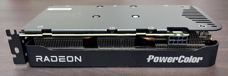 玄人志向のRadeon RX 9060 XT 搭載グラフィックボード「RD-RX9060XT-E16GB/DF」の外観