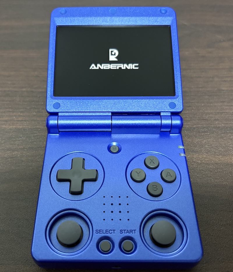ゲームボーイアドバンス SPに似たANBERNICの携帯ゲーム機「RG 34XXSP」