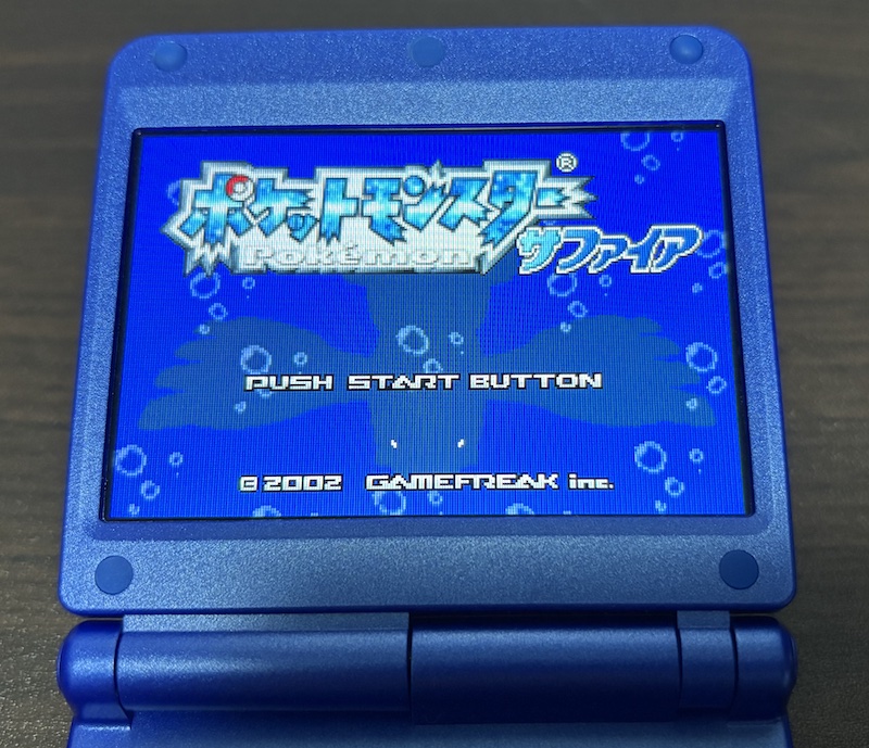 ゲームボーイアドバンス SPに似たANBERNICの携帯ゲーム機「RG 34XXSP」