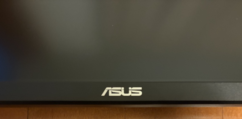 ASUSのゲーミングモニター「TUF Gaming VG27AQ5A」の外観