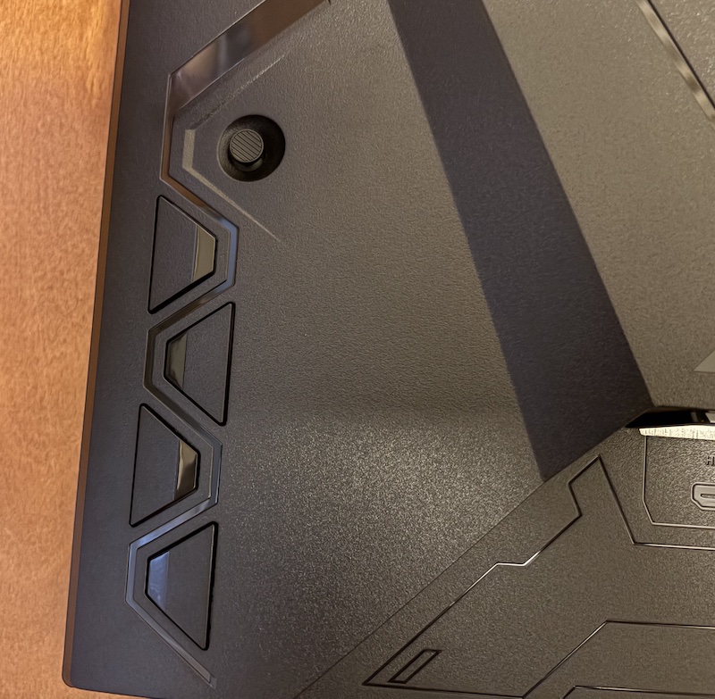 ASUSのゲーミングモニター「TUF Gaming VG27AQ5A」の外観